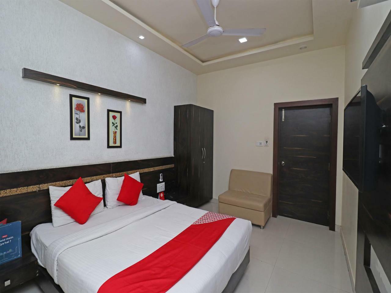 Oyo 29012 Gayatri Palace Hotel Durg Exterior foto