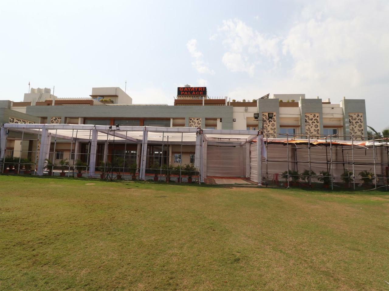 Oyo 29012 Gayatri Palace Hotel Durg Exterior foto